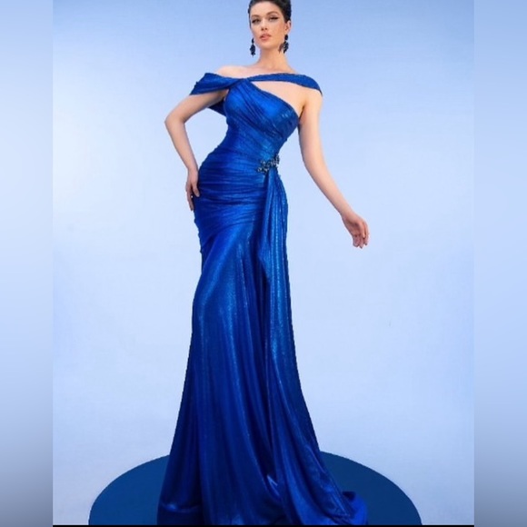 Blue Evening Gown - Picture 1 of 4
